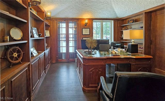 3125 Van Aken Boulevard, Shaker Heights, OH 44120