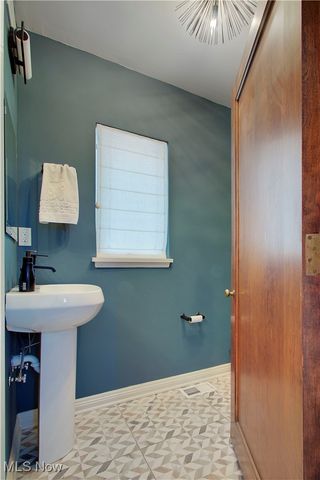 3125 Van Aken Boulevard, Shaker Heights, OH 44120