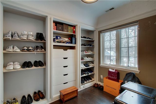 3125 Van Aken Boulevard, Shaker Heights, OH 44120