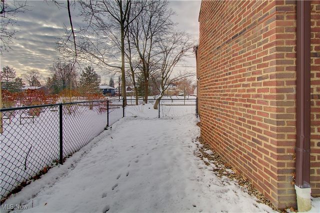 3125 Van Aken Boulevard, Shaker Heights, OH 44120