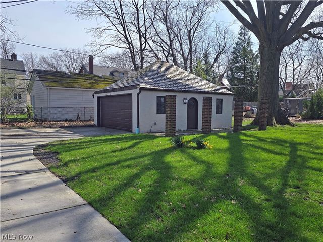 3125 Van Aken Boulevard, Shaker Heights, OH 44120