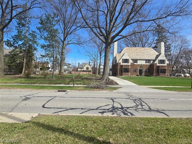 3125 Van Aken Boulevard, Shaker Heights, OH 44120