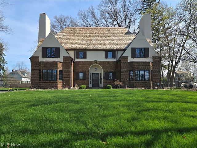 3125 Van Aken Boulevard, Shaker Heights, OH 44120