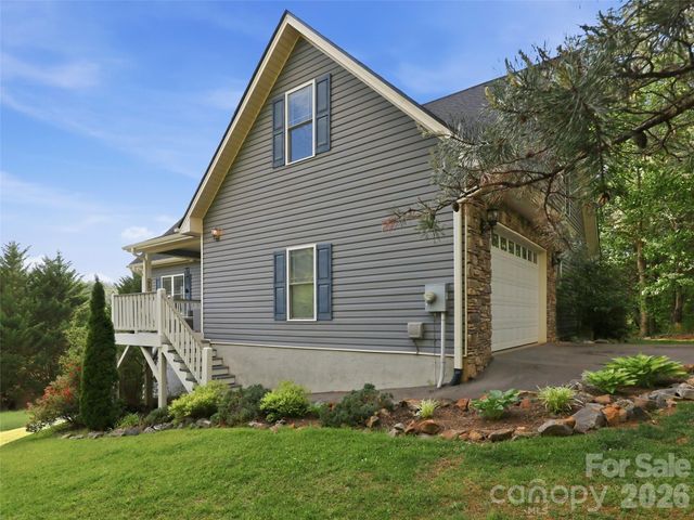 16 Lancaster Lane, Weaverville, NC 28787