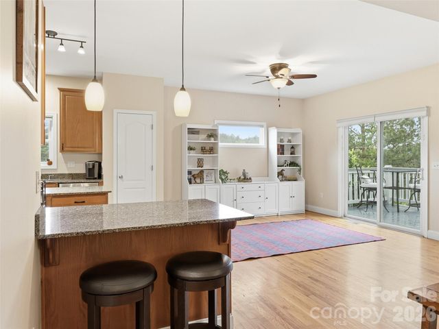 16 Lancaster Lane, Weaverville, NC 28787