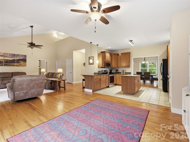 16 Lancaster Lane, Weaverville, NC 28787