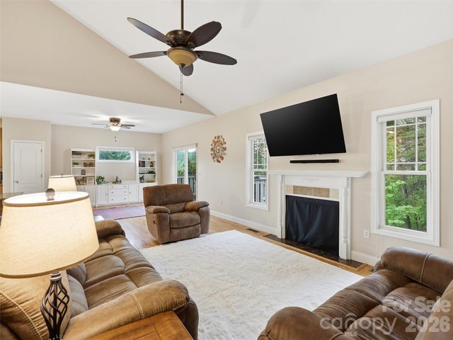 16 Lancaster Lane, Weaverville, NC 28787