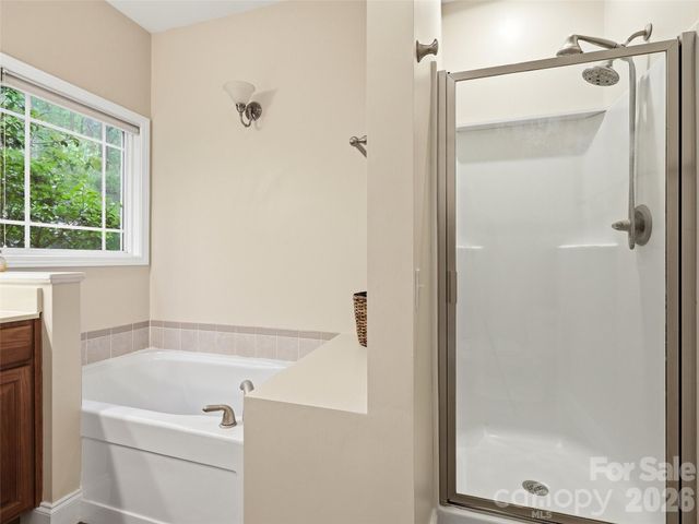 16 Lancaster Lane, Weaverville, NC 28787