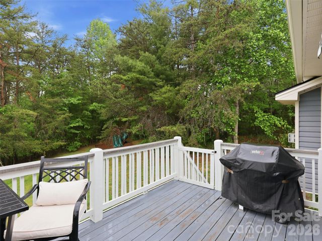 16 Lancaster Lane, Weaverville, NC 28787