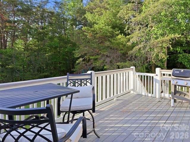 16 Lancaster Lane, Weaverville, NC 28787