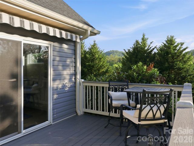 16 Lancaster Lane, Weaverville, NC 28787