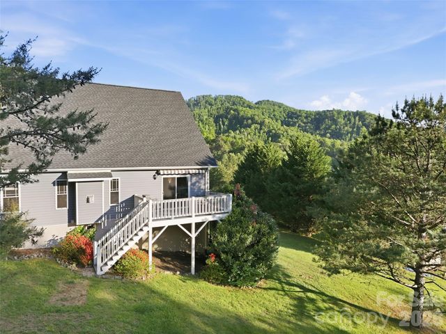 16 Lancaster Lane, Weaverville, NC 28787