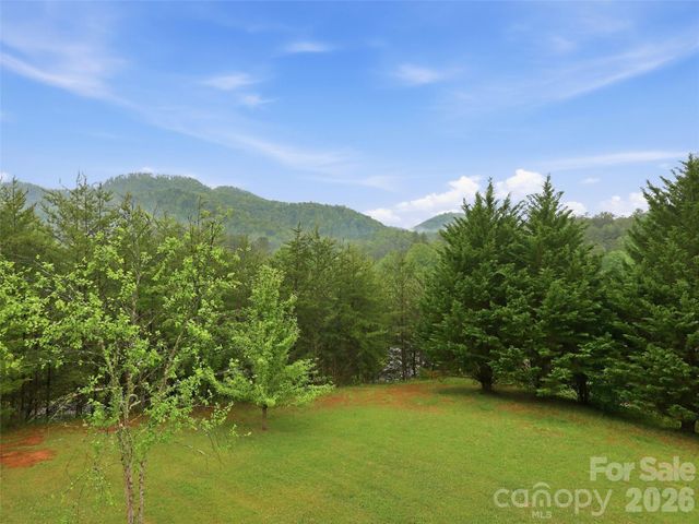 16 Lancaster Lane, Weaverville, NC 28787