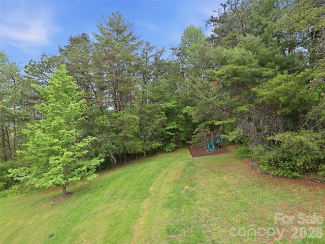 16 Lancaster Lane, Weaverville, NC 28787