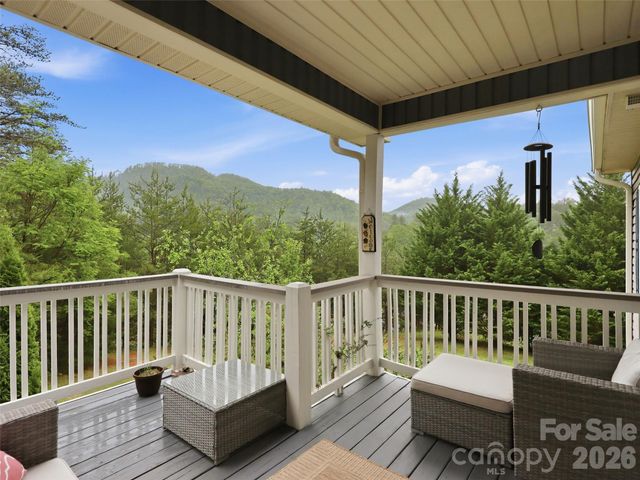16 Lancaster Lane, Weaverville, NC 28787