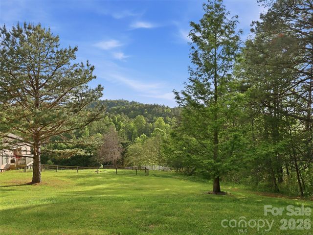16 Lancaster Lane, Weaverville, NC 28787