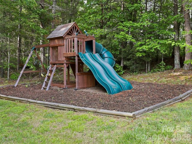 16 Lancaster Lane, Weaverville, NC 28787