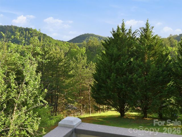 16 Lancaster Lane, Weaverville, NC 28787