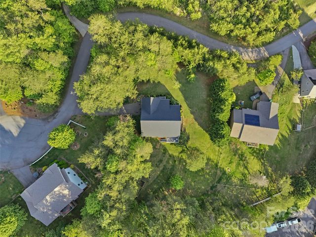 16 Lancaster Lane, Weaverville, NC 28787