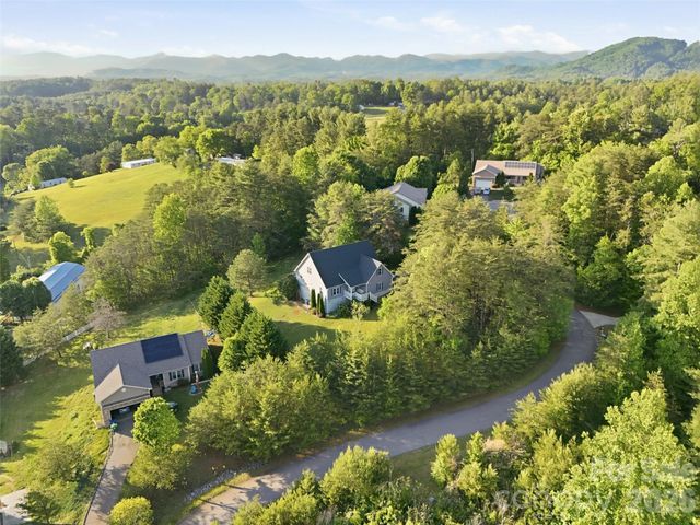 16 Lancaster Lane, Weaverville, NC 28787