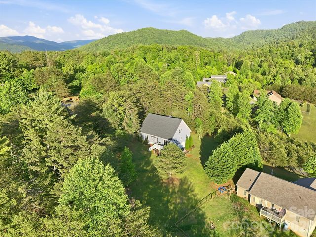 16 Lancaster Lane, Weaverville, NC 28787