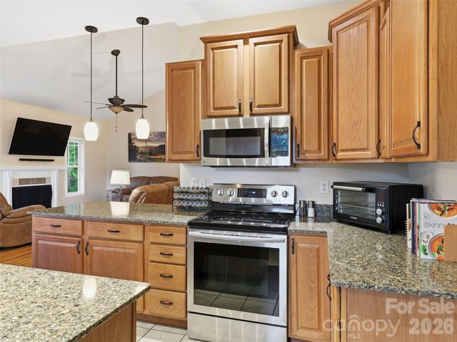 16 Lancaster Lane, Weaverville, NC 28787