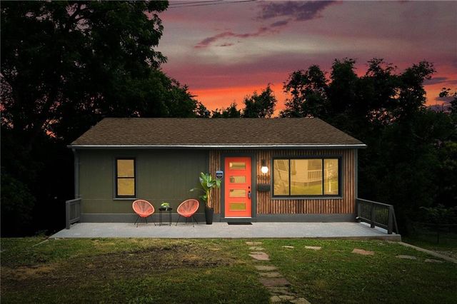 9808 E 22nd Street S, Independence, MO 64052