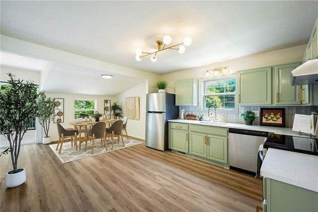 9808 E 22nd Street S, Independence, MO 64052