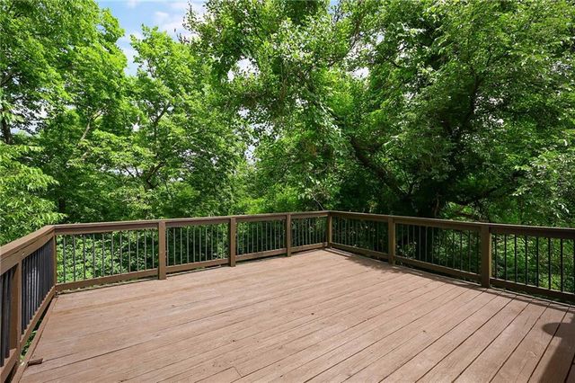 9808 E 22nd Street S, Independence, MO 64052
