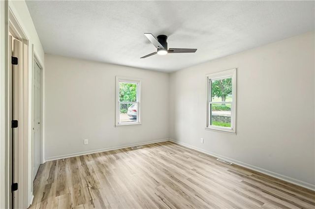 9808 E 22nd Street S, Independence, MO 64052