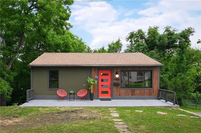 9808 E 22nd Street S, Independence, MO 64052