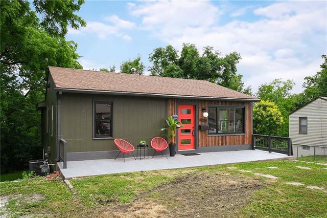 9808 E 22nd Street S, Independence, MO 64052