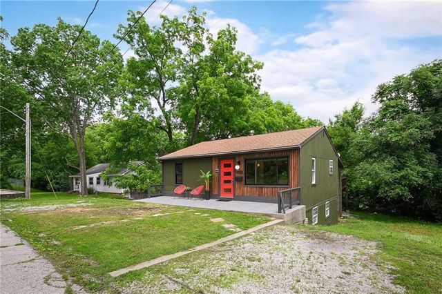 9808 E 22nd Street S, Independence, MO 64052