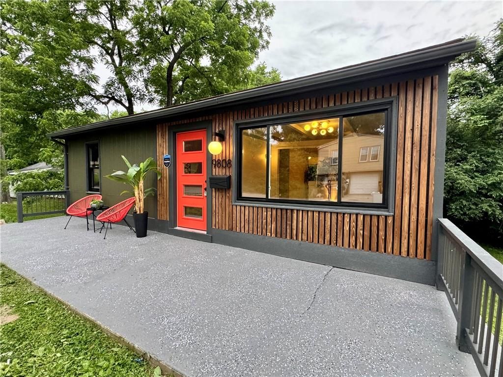 9808 E 22nd Street S, Independence, MO 64052