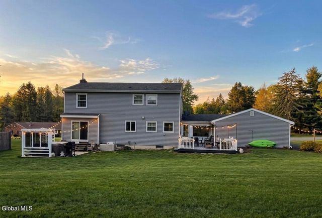 2155 Orchard Park Drive, Niskayuna, NY 12309