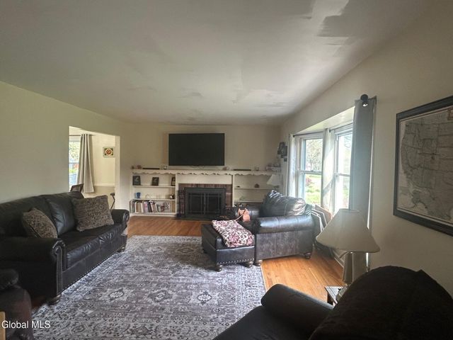 2155 Orchard Park Drive, Niskayuna, NY 12309