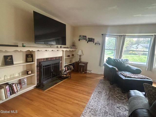 2155 Orchard Park Drive, Niskayuna, NY 12309