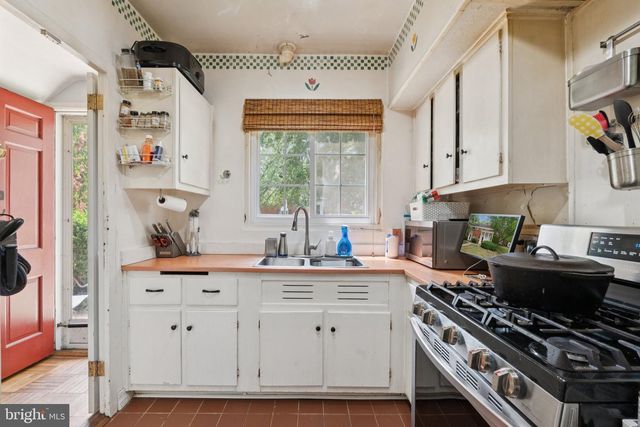 1661 PRESTON RD, Alexandria, VA 22302