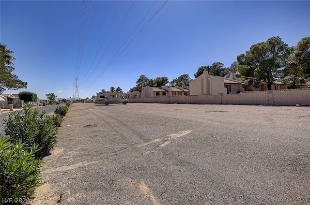 4583 West Royal Club Way, Las Vegas, NV 89103