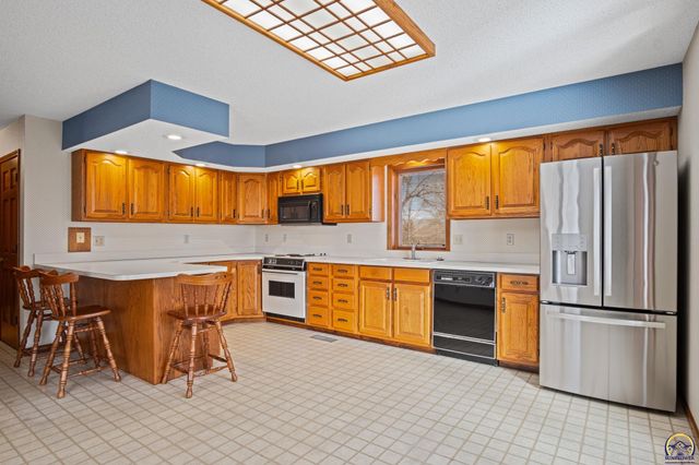 5320 SW Burlingame RD, Topeka, KS 66609