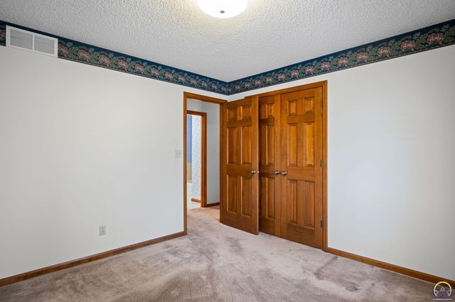 5320 SW Burlingame RD, Topeka, KS 66609