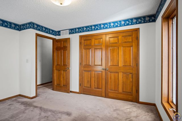 5320 SW Burlingame RD, Topeka, KS 66609