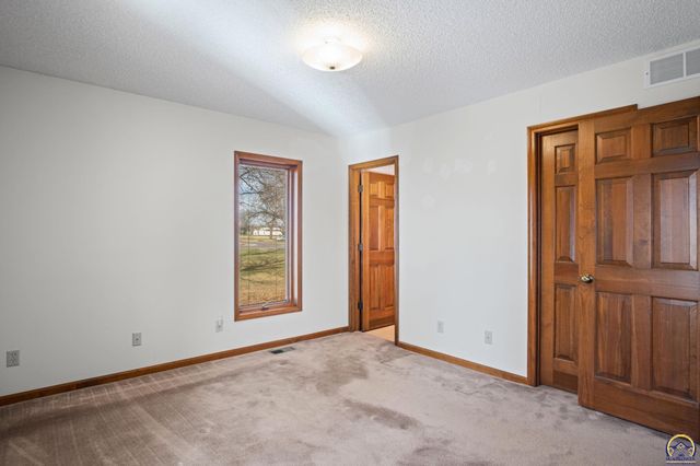 5320 SW Burlingame RD, Topeka, KS 66609