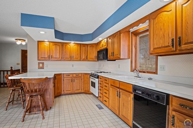 5320 SW Burlingame RD, Topeka, KS 66609