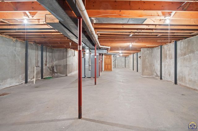 5320 SW Burlingame RD, Topeka, KS 66609