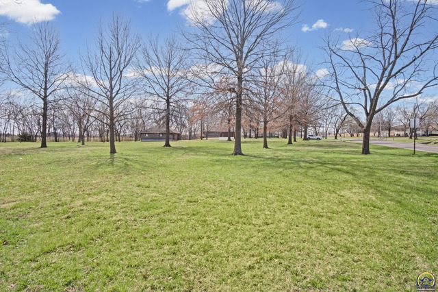 5320 SW Burlingame RD, Topeka, KS 66609