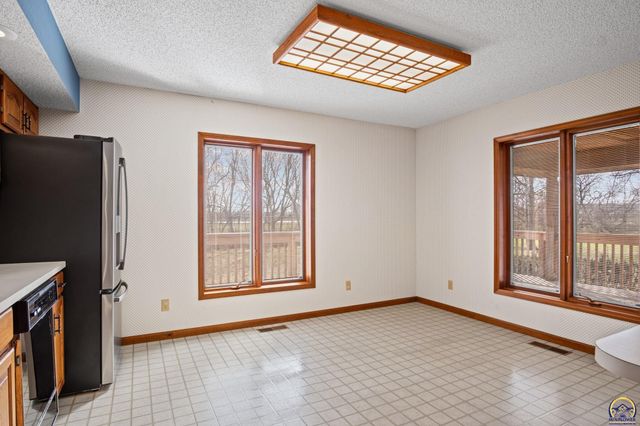 5320 SW Burlingame RD, Topeka, KS 66609