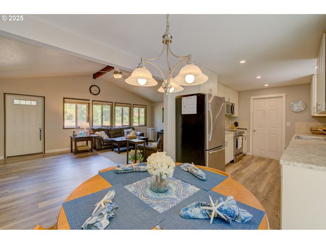 27521 U St, Ocean Park, WA 98640