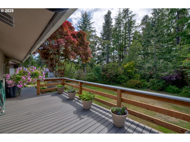 27521 U St, Ocean Park, WA 98640