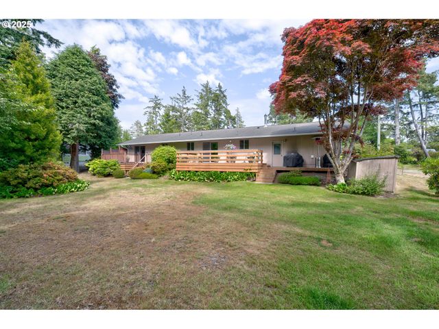 27521 U St, Ocean Park, WA 98640